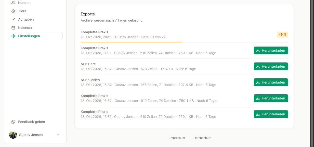 Die Liste zeigt den laufenden Export oben, darunter die früheren mit ihrem Download.